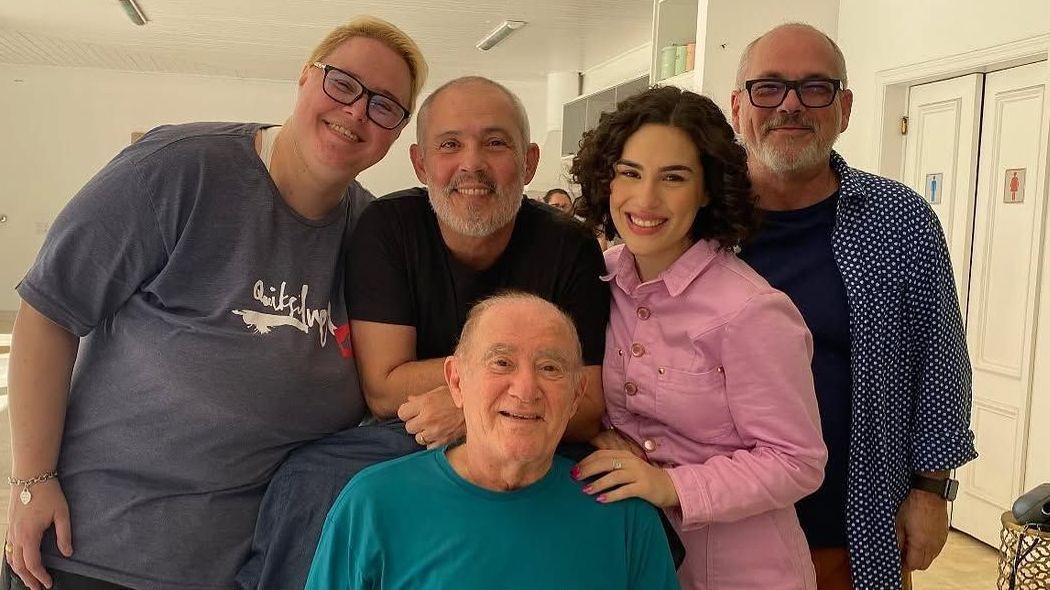 Renato Aragão e os cinco filhos - Foto: Reprodução/Instagram