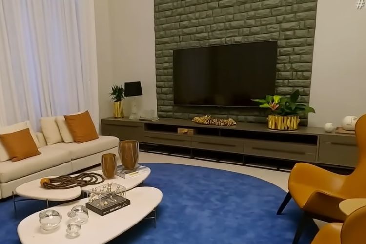 Sala da casa com decoração sofisticada - Foto: Reprodução/SBT