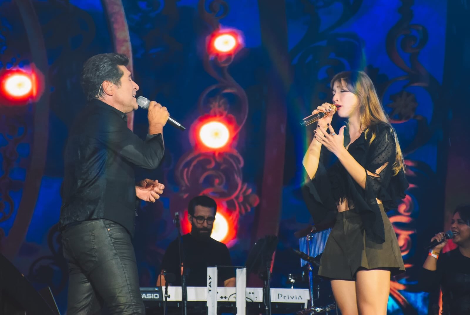 Daniel no palco com a filha, Lara Camillo - Foto: Instagram