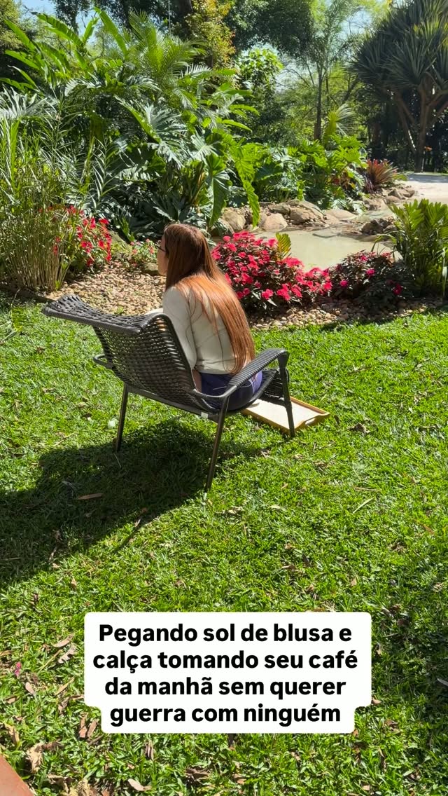 Influenciadora Viih Tube em momento de lazer no gramado de sua residência - Foto: Instagram