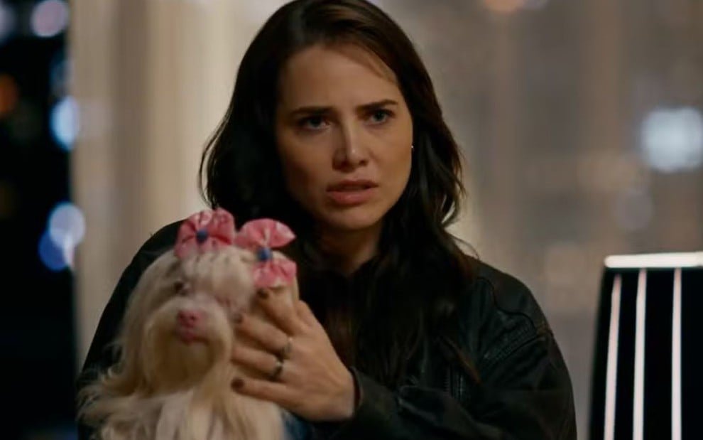 Adriana (Leticia Colin) e Maria Antonieta em Quem Ama Cuida - Foto: Reprodução / TV Globo
