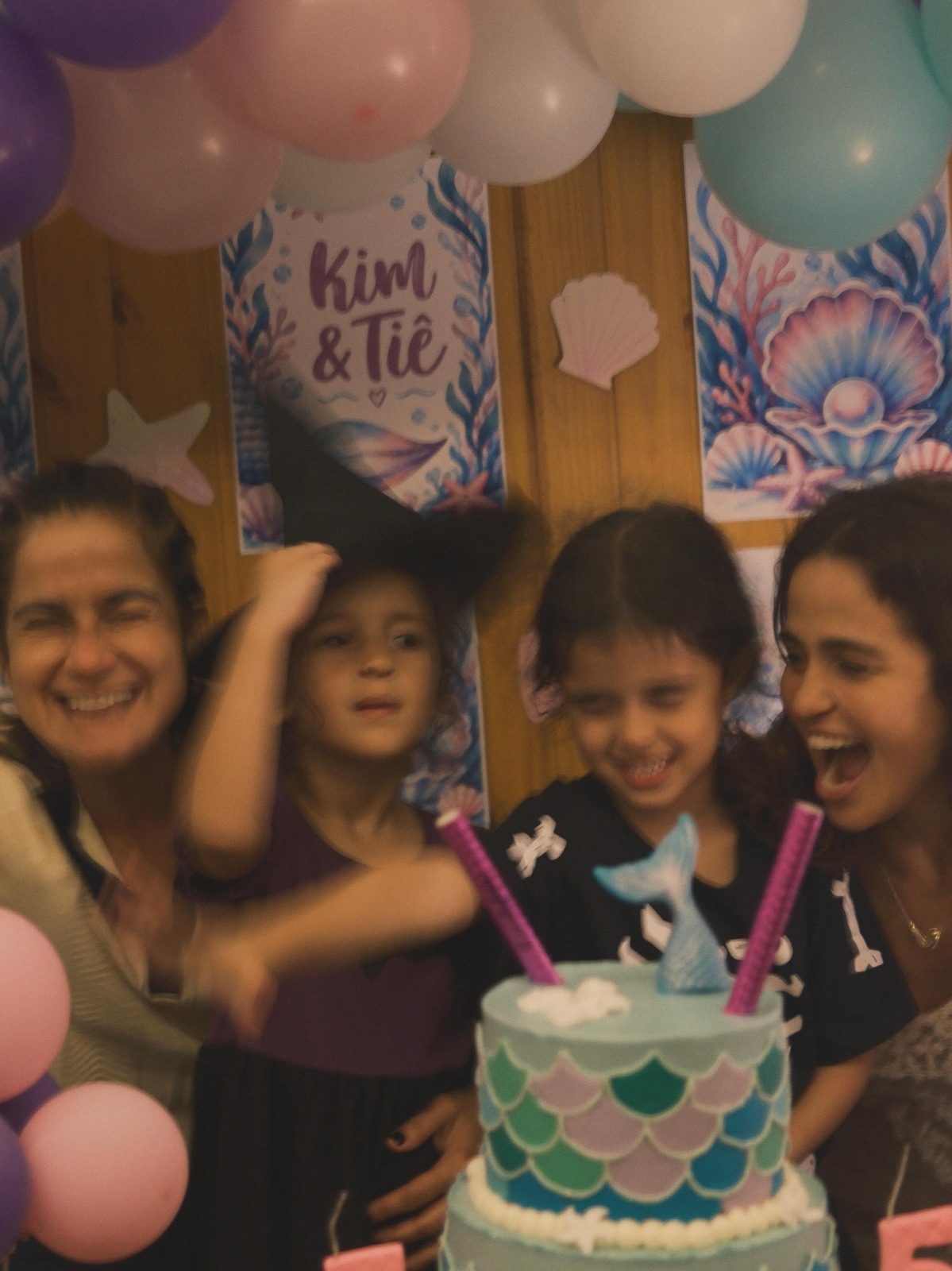 Aniversário de Kim e Tiê, filhas gêmeas de Nanda Costa e Lan Lanh - Foto: Reprodução / Instagram @nandacosta