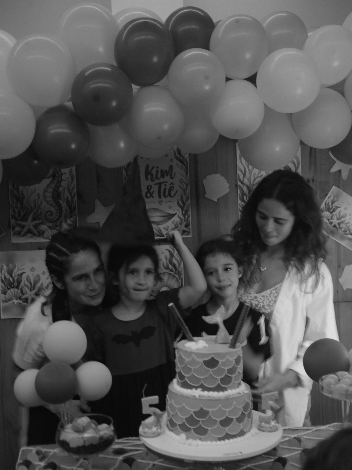 Aniversário de Kim e Tiê, filhas gêmeas de Nanda Costa e Lan Lanh - Foto: Reprodução / Instagram @nandacosta