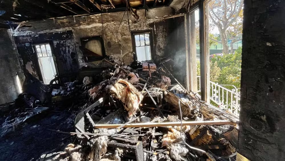 Apartamento de Erik Marmo após incêndio na Califórnia — Foto: Reprodução/GoFundMe