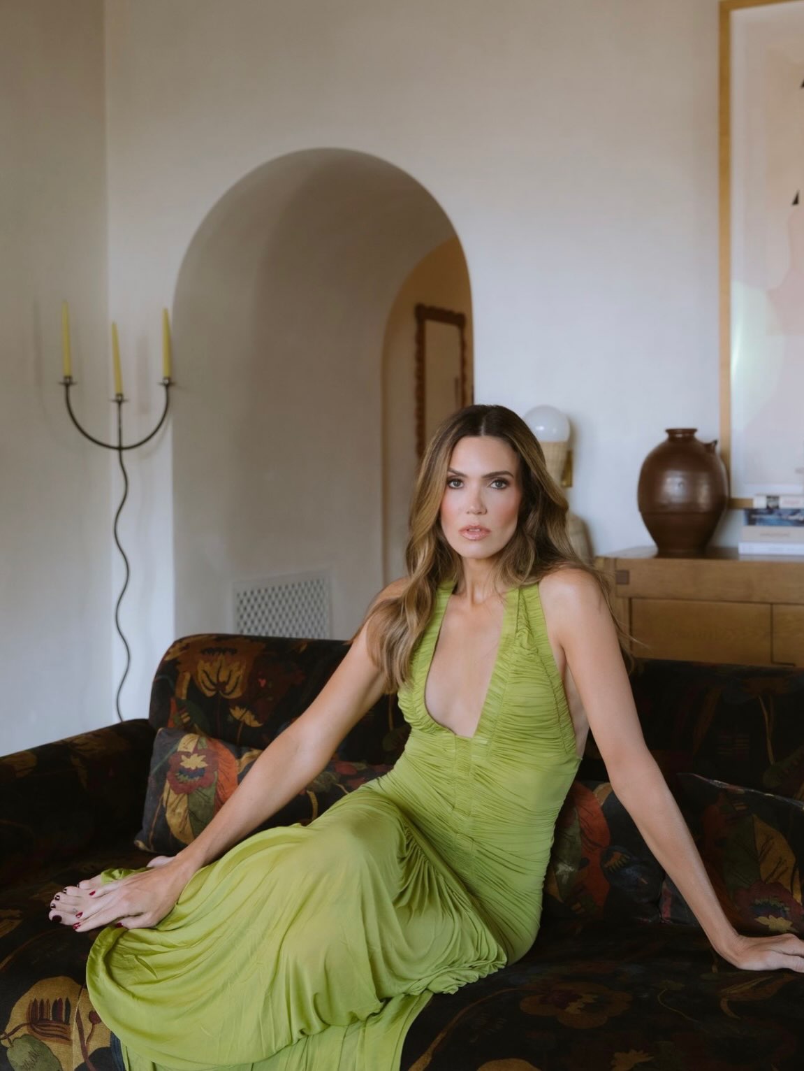 Sala da mansão de Mandy Moore em Los Angeles - Foto: Reprodução / Instagram @mandymooremm