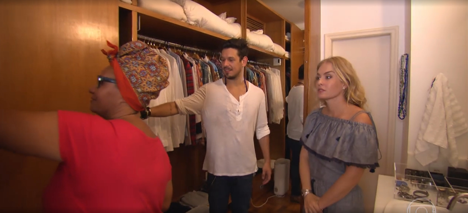 Ator da Globo já abriu as portas de casa no Rio de Janeiro com closet organizado e ambientes amplos