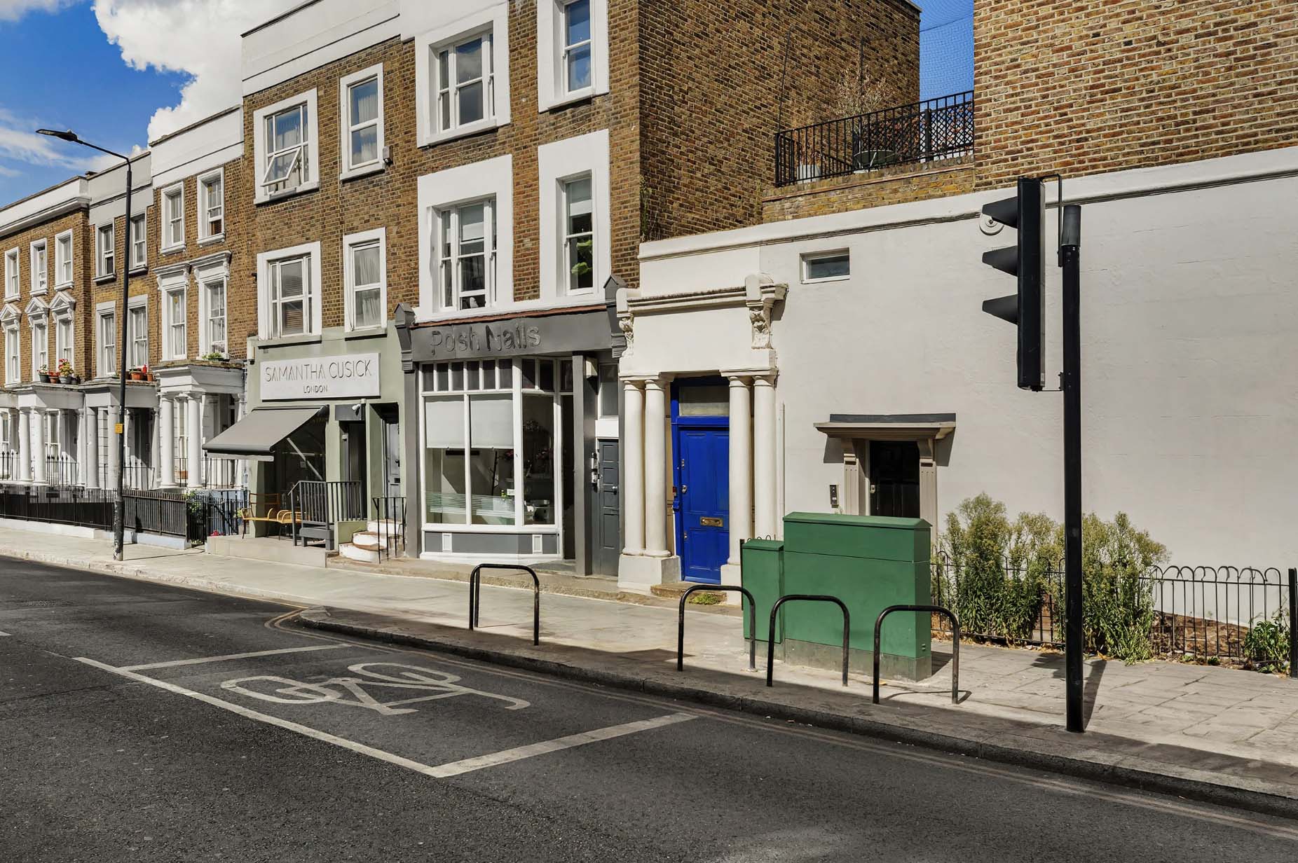 Verdadeira casa por trás da porta azul do filme Um Lugar Chamado Notting Hill - Foto: Reprodução / Sotheby's International Realty