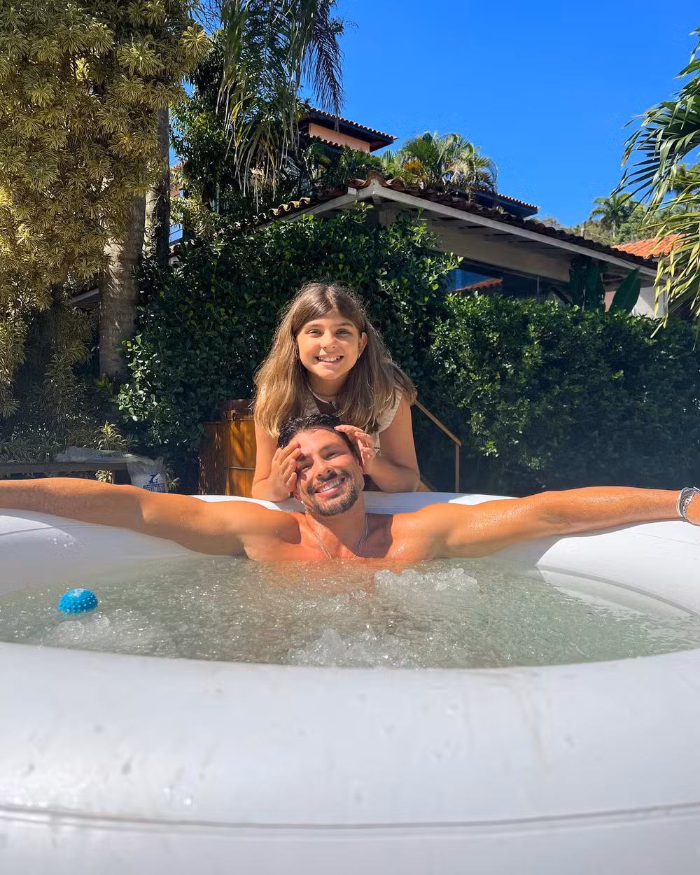 Cauã Reymond e a filha no Joá - Foto: Reprodução/Instagram