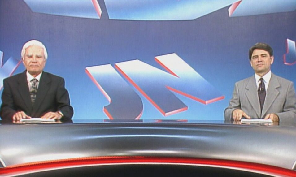 Cid Moreira e Sérgio Chapelin na bancada do Jornal Nacional - Foto: Reprodução / TV Globo