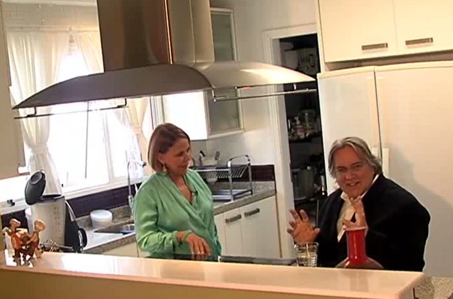 Cozinha da casa - Foto: Reprodução/YouTube/Leão Lobo Visita