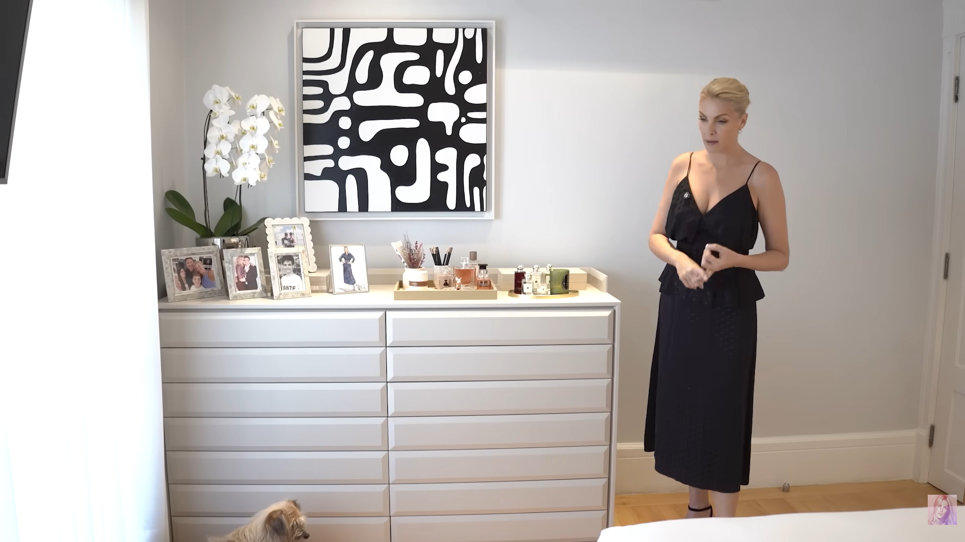 A apresentadora Ana Hickmann compartilhou detalhes do seu closet