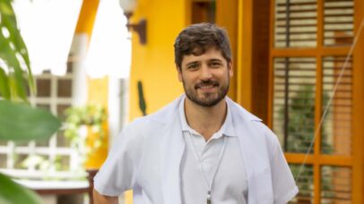 Daniel Rocha celebra novo personagem em novelinha do Globoplay: 'É um cara muito justo'