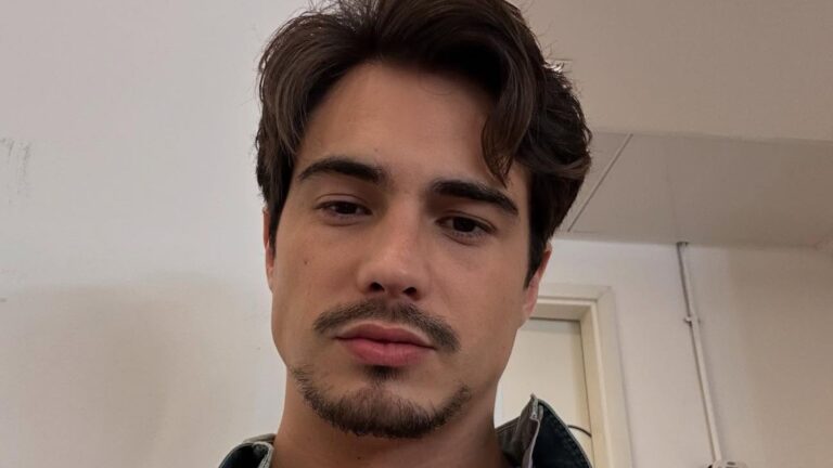 Quem já conquistou o coração de Danilo Mesquita? Ator vive romance discreto com famosa cantora na vida real