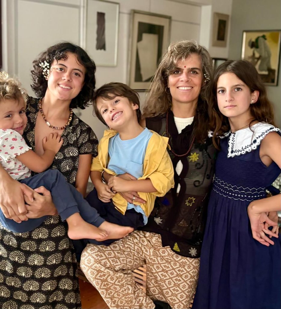 Mariana Maffeis com os 4 filhos - Foto: Reprodução / Instagram