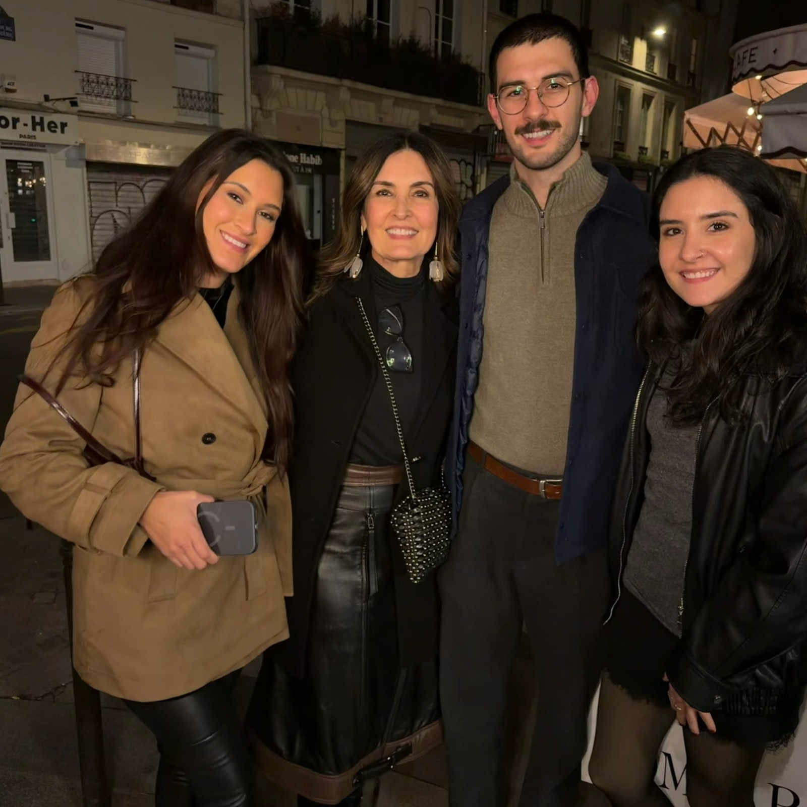 Fátima Bernardes com os trigêmeos Laura, Beatriz e Vinicius Bonemer - Foto: Reprodução / Instagram