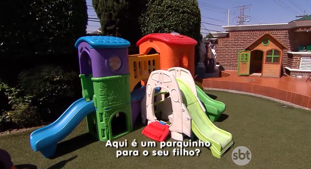 Atriz instalou parquinho no jardim para o lazer do filho - Foto: Reprodução/SBT