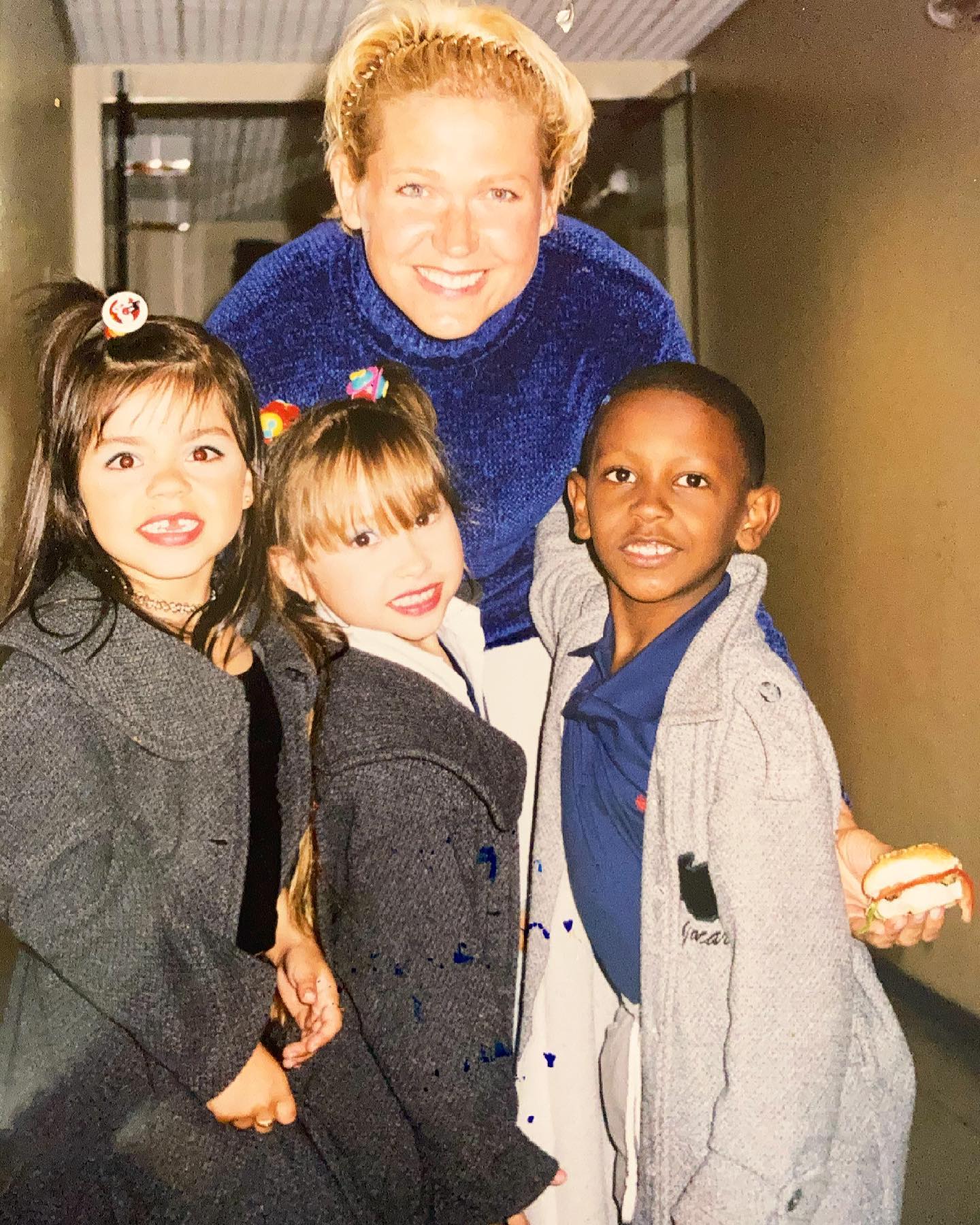 Grupo Mulekada com Xuxa Meneghel - Foto: Reprodução / Instagram @tatianaruiz 