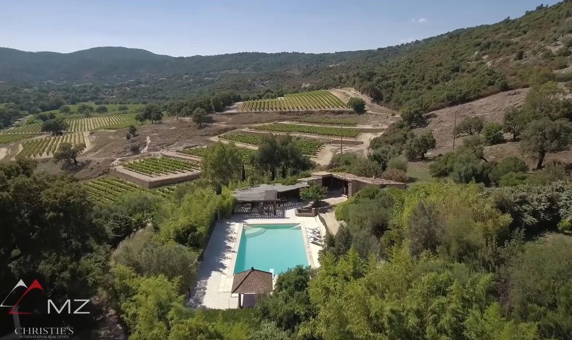 Vila francesa de Johnny Depp - Foto: Reprodução/Youtube/Luxury Homes e MZ Christie´s