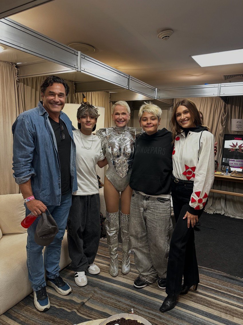 Luciano Szafir com os filhos e Xuxa Meneghel - Foto: Reprodução / Instagram
