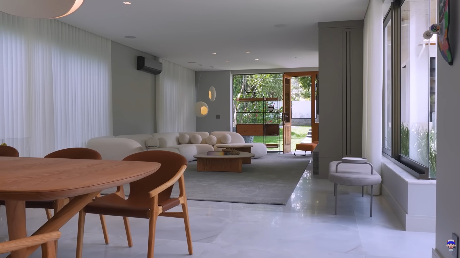 Sala de estar da mansão de Lucas Rangel em Belo Horizonte - Foto: Reprodução / YouTube / Lucas Rangel
