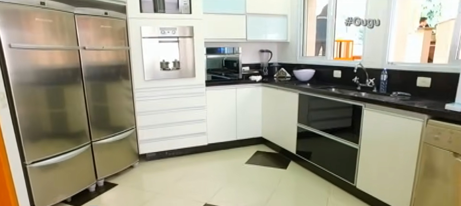 Mansão de 3 mil m² onde apresentador morou com a família tinha jardim maior que área construída