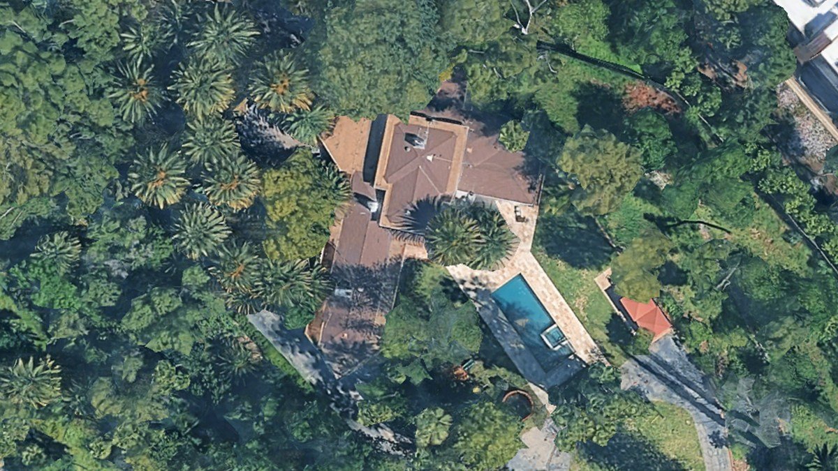 Mansão de Zendaya em Encino, em Los Angeles - Foto: Google Earth