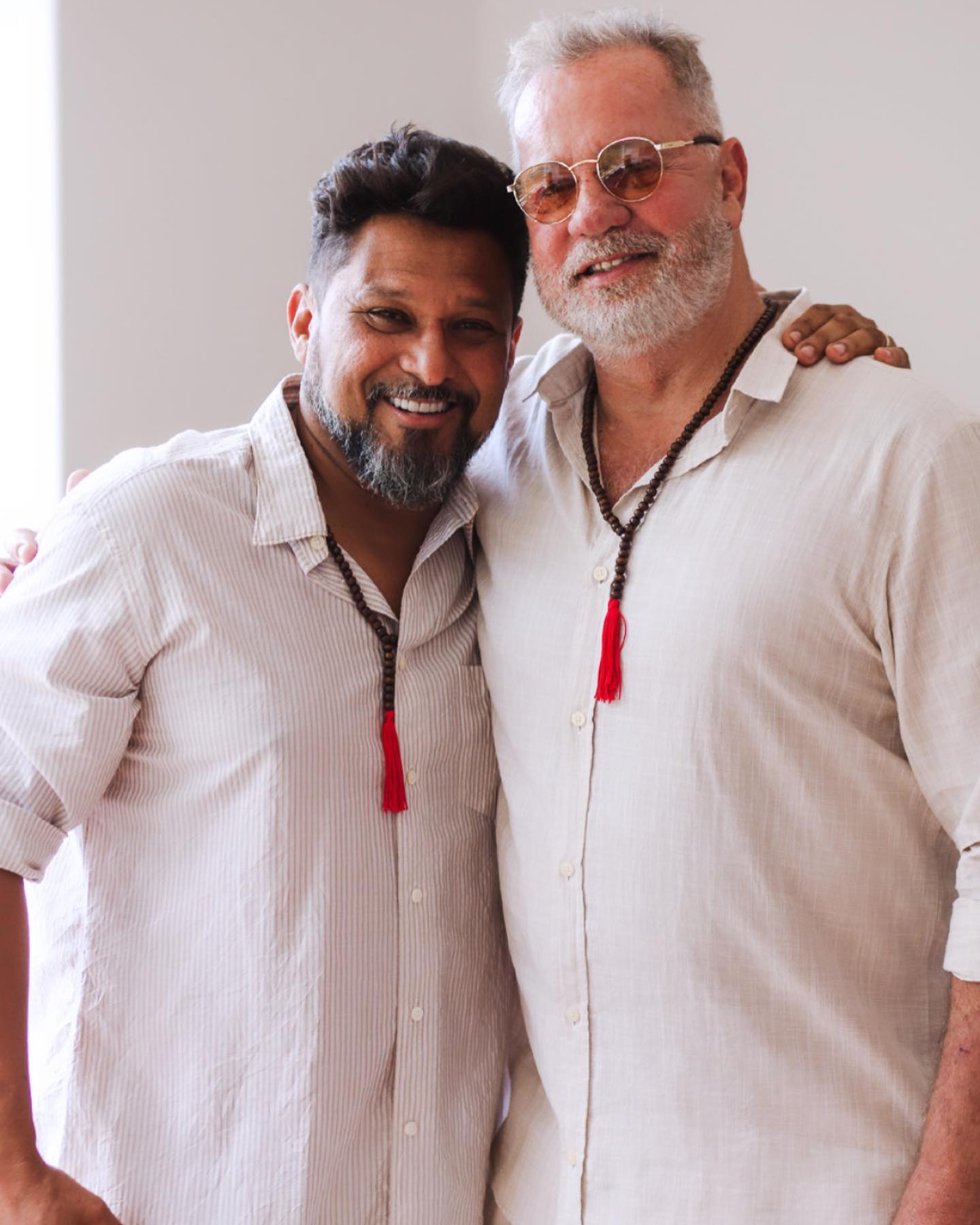 Luiz Fernando Guimarães e Adriano Medeiros oficializaram a união no civil em dezembro de 2019 - Foto: Reprodução / Instagram @luizguimaraesoficial @marcelonejm