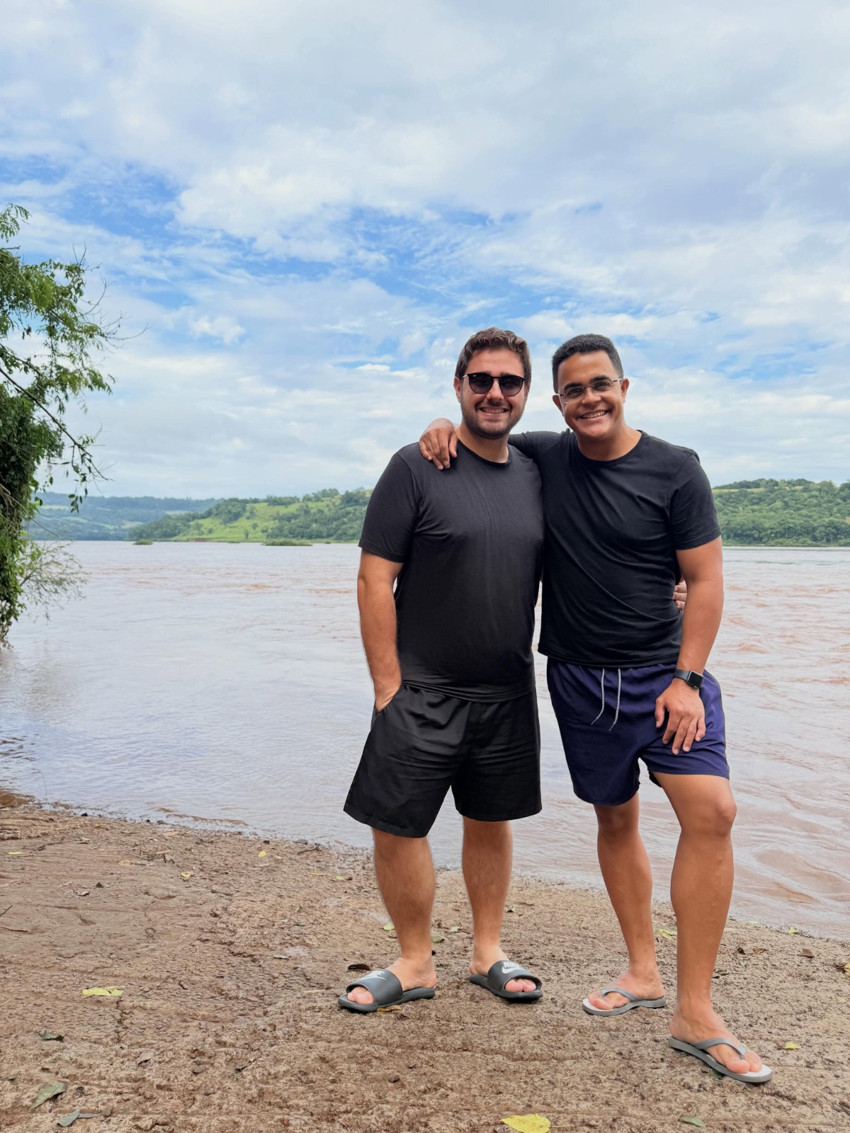 Marcelo Pereira com o namorado, Lourenço Albarello - Foto: Reprodução / Instagram @marcelopereiratv