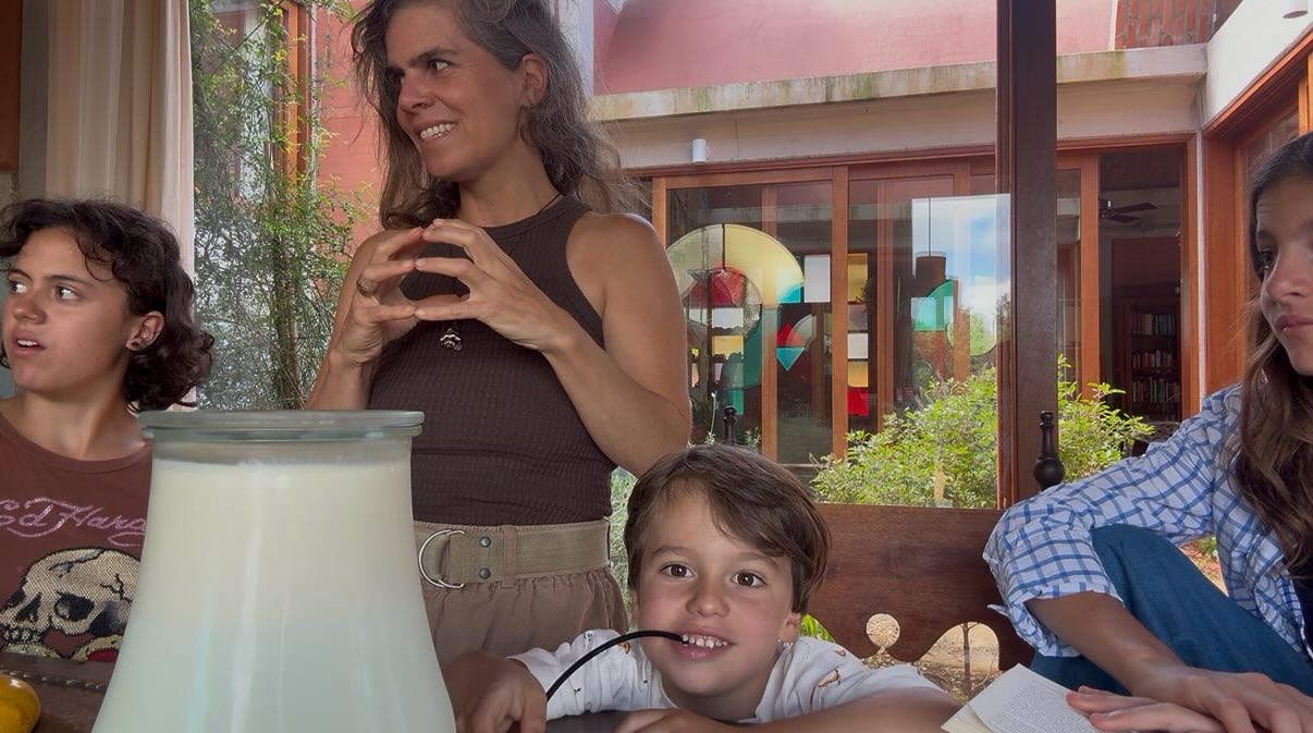 Foto de Varuna em momento com a família - Foto: Reprodução / Instagram