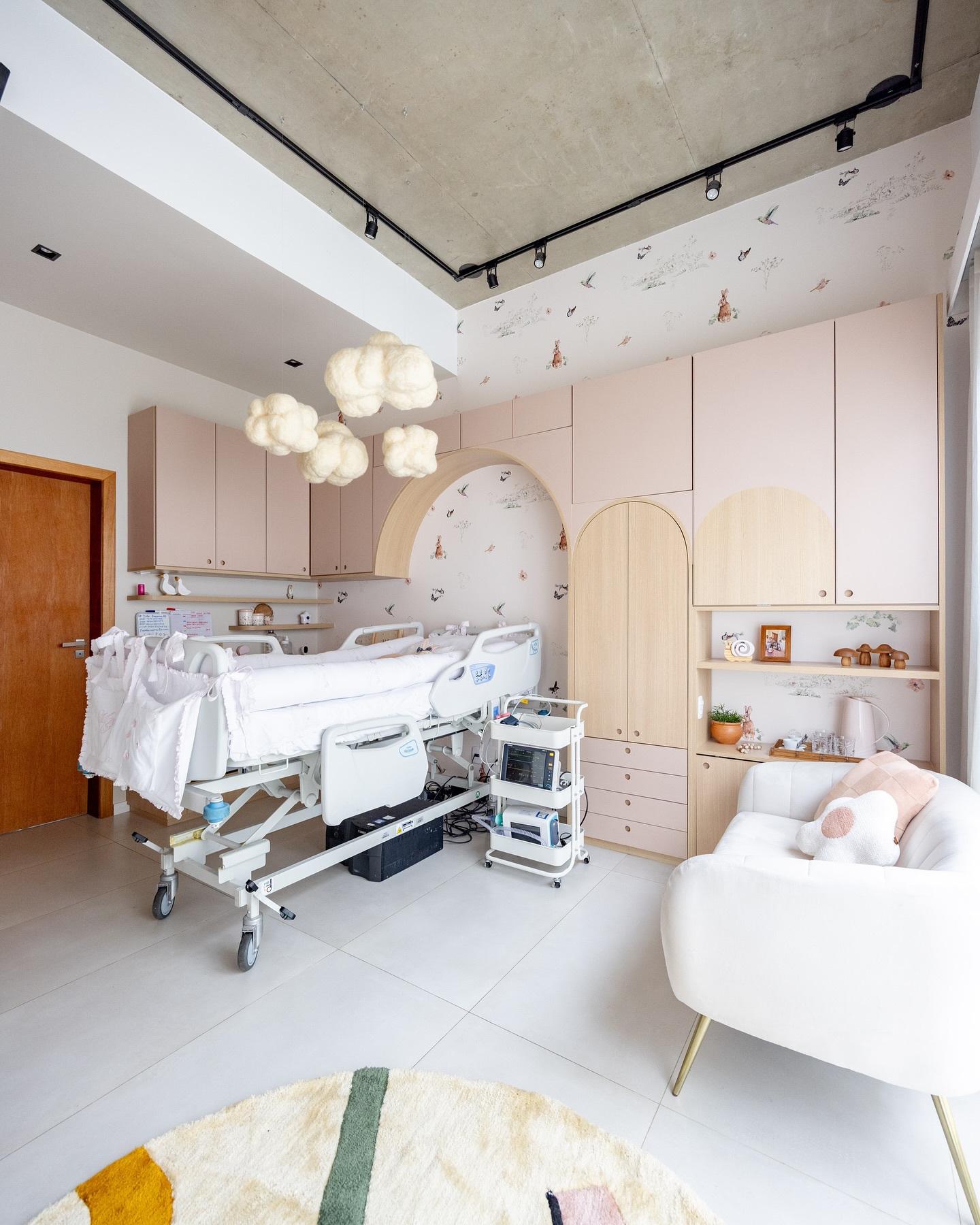 Quarto da filha de Juliano Cazarré - Foto: Reprodução / Instagram @leticiacazarre @interiordafoto