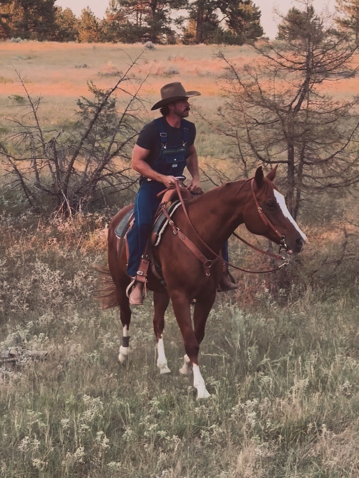 Riley Green tem fazenda no interior do Alabama - Foto: Reprodução / Instagram