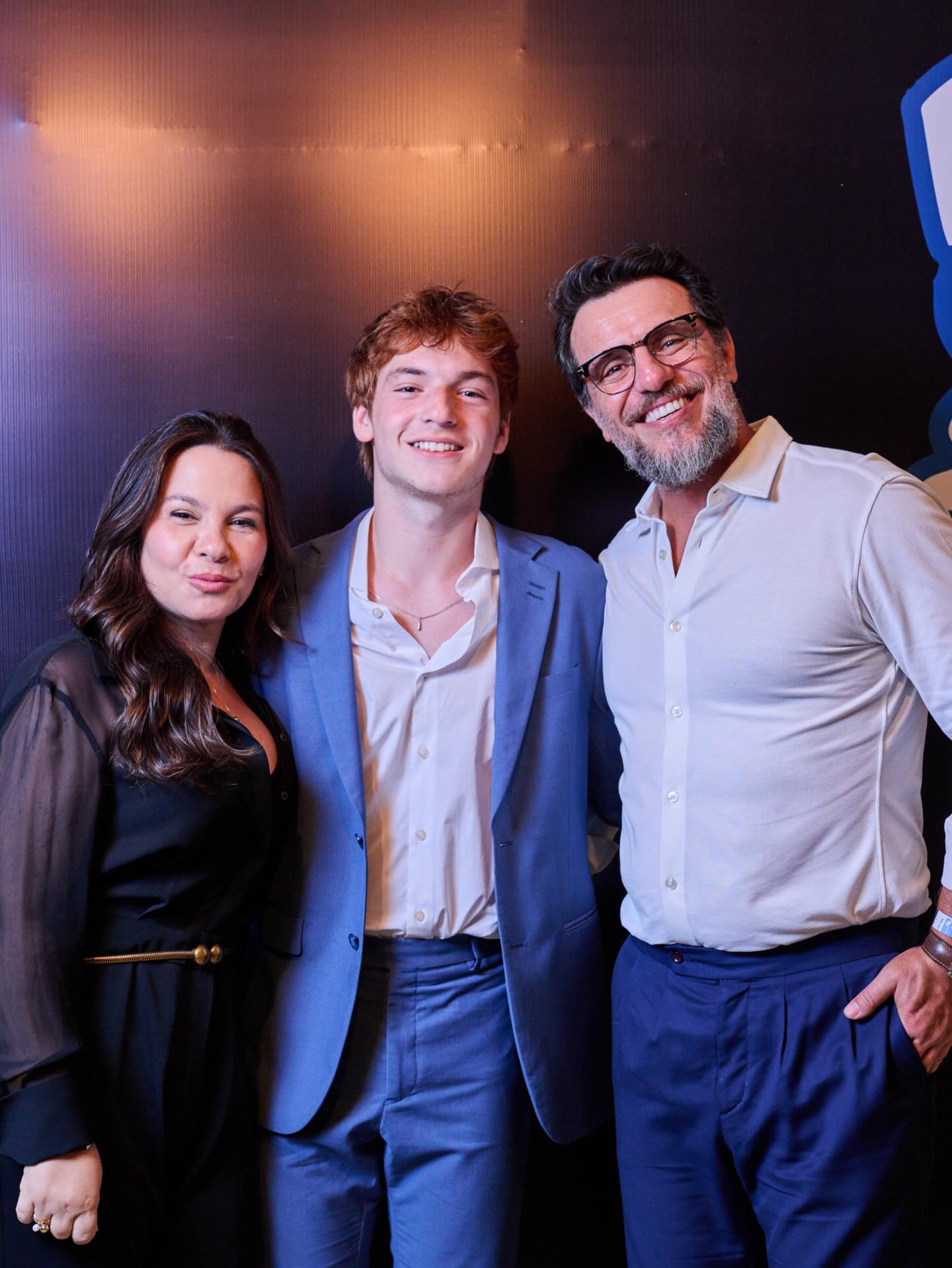 Rodrigo Lombardi com o filho, Rafael, e a esposa, Betty Baumgarten - Foto: Reprodução / Instagram @rafael._lombardi