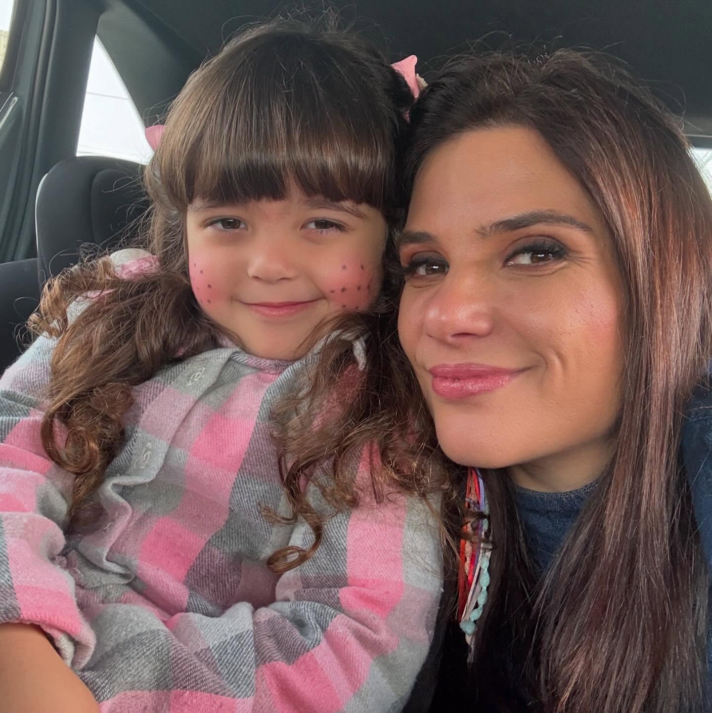 Sabina Simonato com a filha, Sophia - Foto: Reprodução / Instagram @sabinasimonato