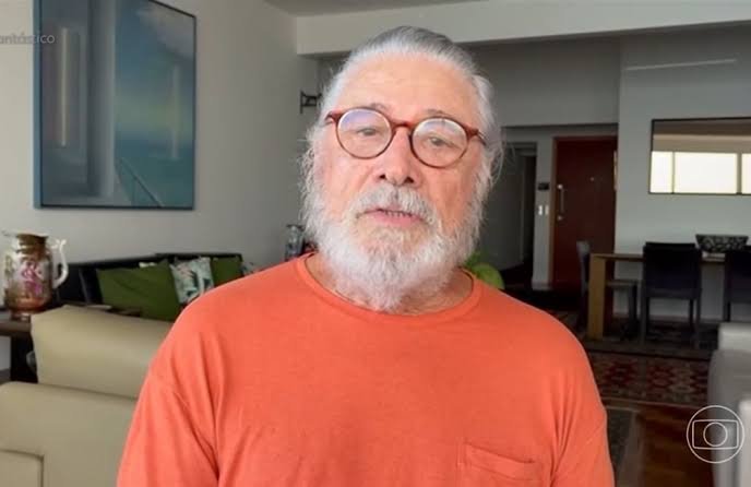 Sérgio Chapelin fez rara aparição na Globo em homenagem a Leo Batista - Foto: Reprodução / TV Globo