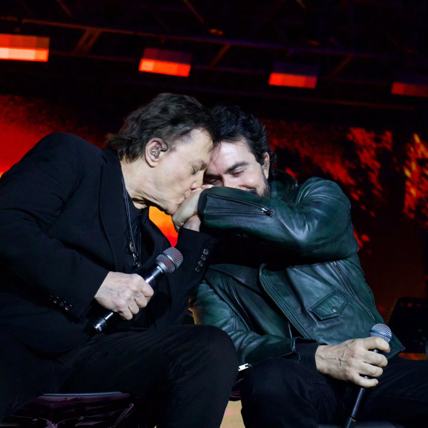 Fábio Jr. e padre Fábio de Melo em show emocionante em Aparecida - Foto: Larissa Melo @larissamelo_fotografia