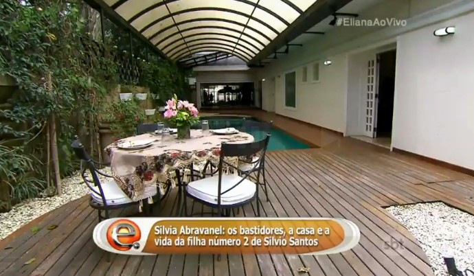 Área externa com piscina - Foto: Reprodução/SBT