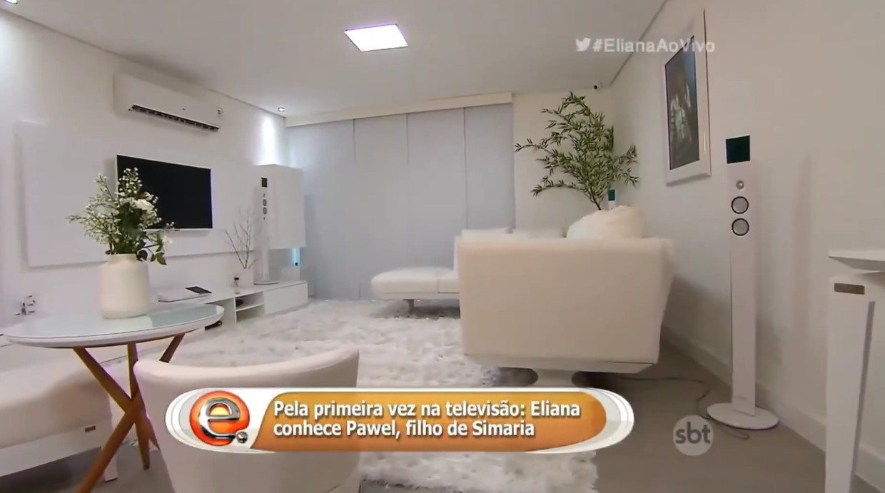 Sala de entrada do apartamento - Foto: Reprodução/YouTube/SBT