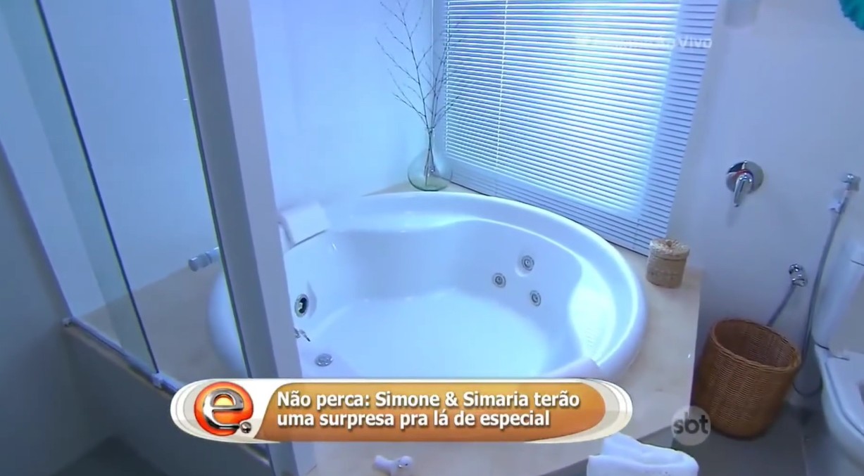 Banheira em uma das suítes - Foto: Reprodução/YouTube/SBT
