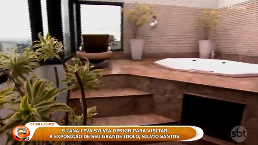 Apartamento da famosa equipado com banheira - Foto: Reprodução/SBT