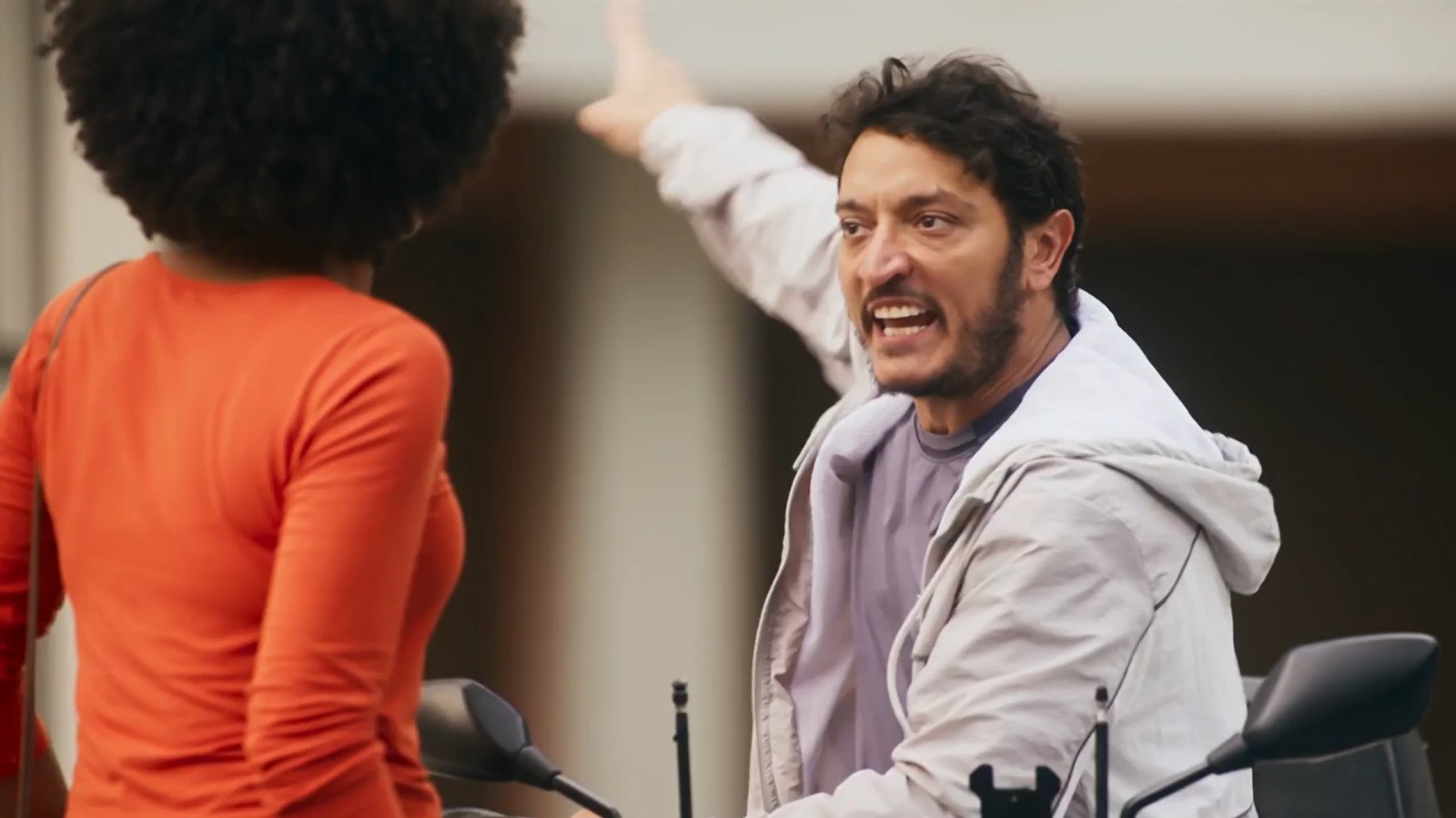 Elenice (Mariana Sena) e Tom (Allan Souza Lima) na novela Quem Ama Cuida - Foto: Reprodução / TV Globo 
