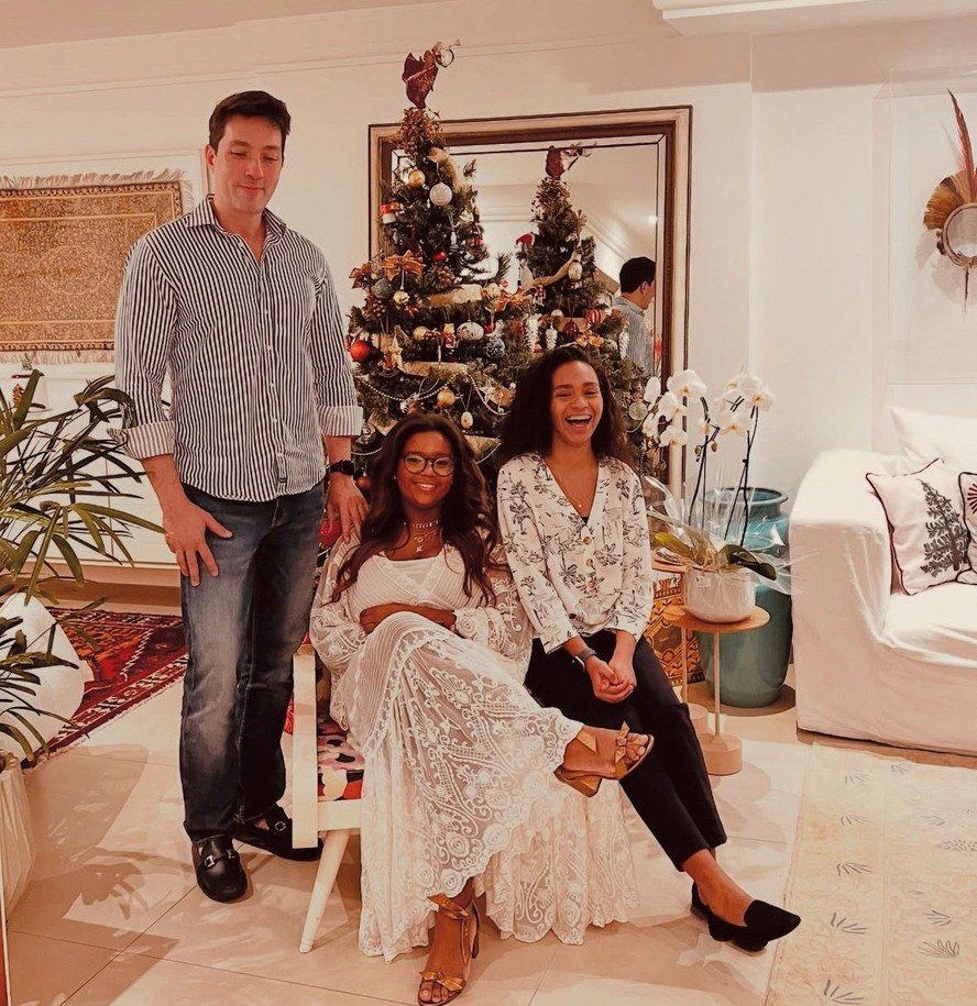 Laura e Maria Matta com Paulo Mesquita - Foto: Reprodução / Instagram @mariamattadasilva