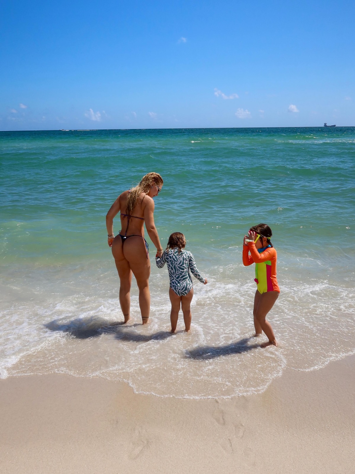 Virginia com as filhas em Miami - Foto: Reprodução / Instagram @virginia 