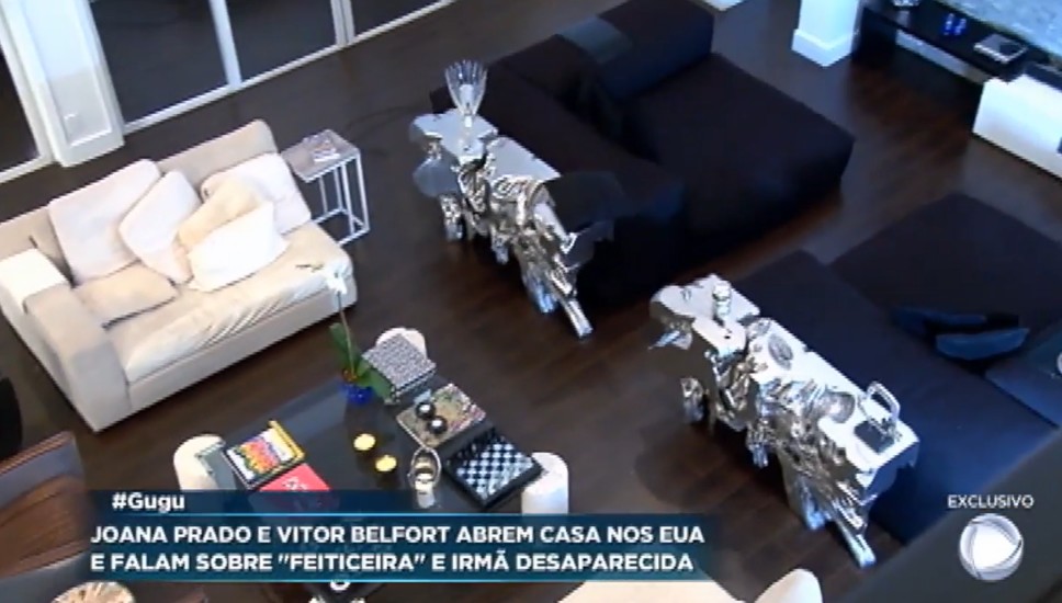 Sala da mansão de Vitor Belfort e Joana Prado - Foto: Reprodução/Record