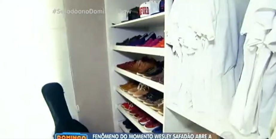 Closet com coleção de sapatos - Foto: Reprodução/Record