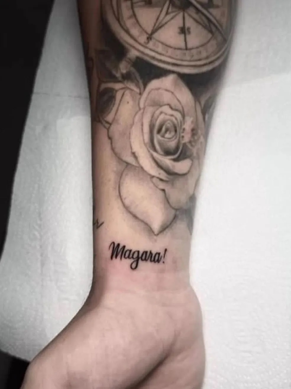Zé Felipe fez tatuagem para a sogra — Foto: Reprodução