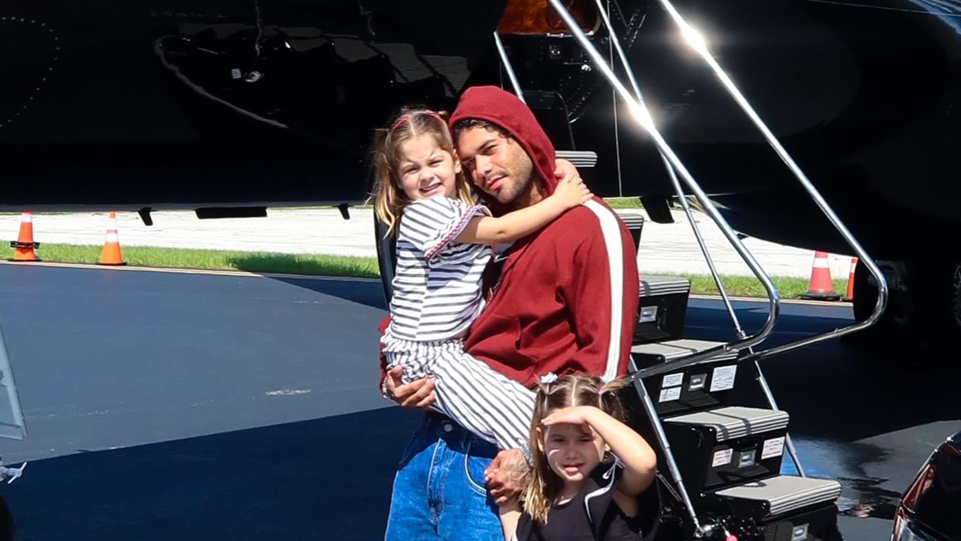 Zé Felipe com as filhas, Maria Flor e Maria Alice - Foto: Reprodução / Instagram