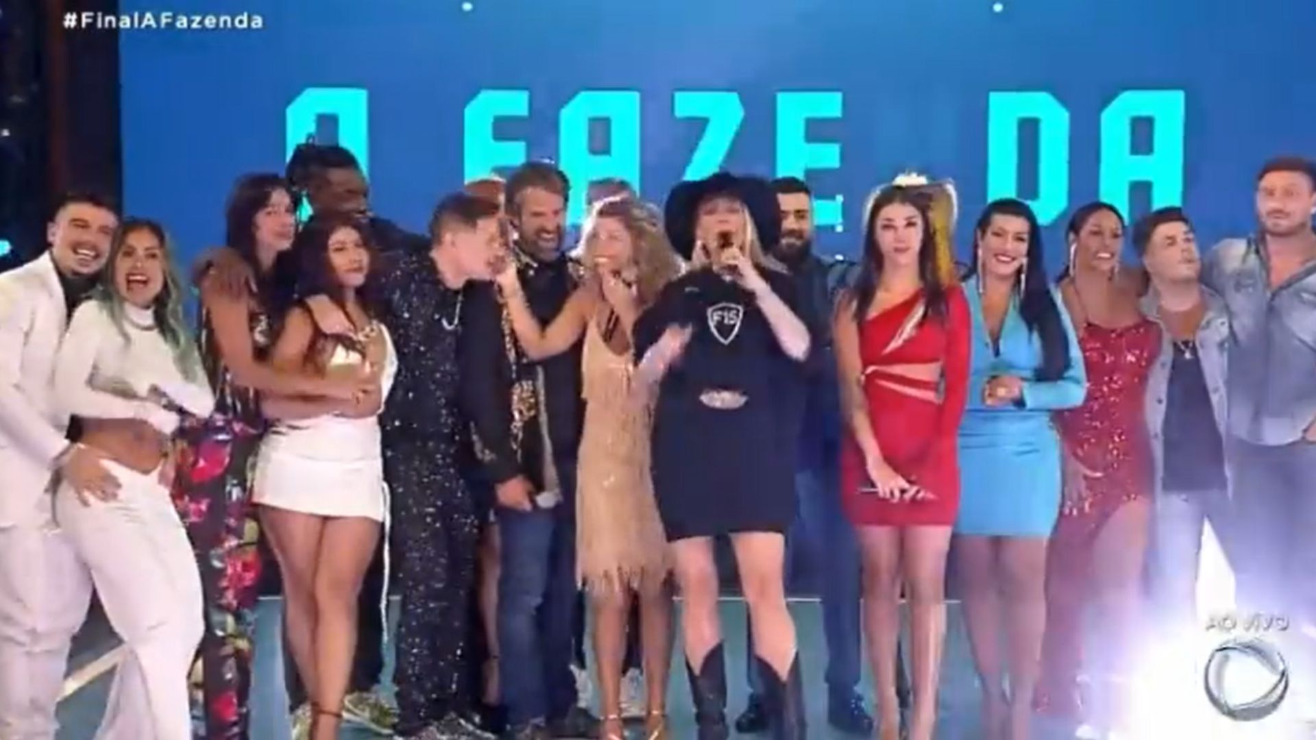 A Fazenda 15 vem aí! Galisteu desmente rumores sobre o fim do reality show