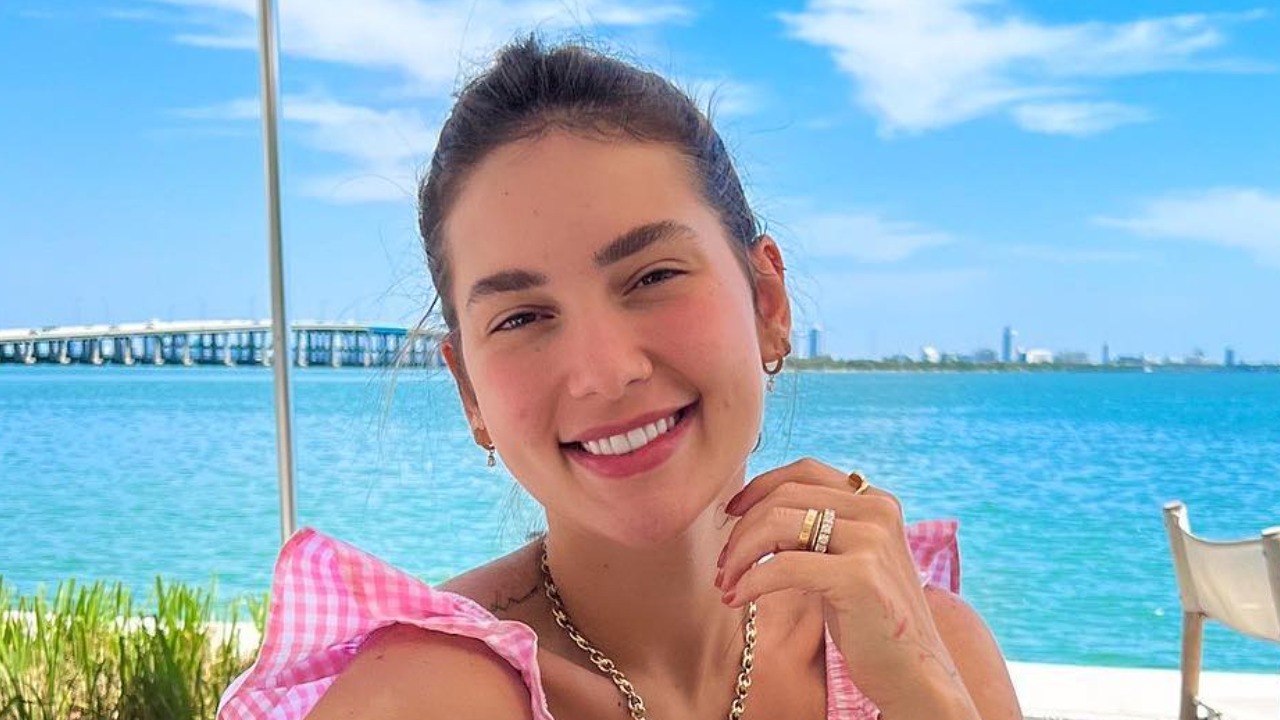 Grávida, Virginia Fonseca ostenta corpaço durante passeio de jet-ski em Miami e brinca: ”Tá ruim, viu?”