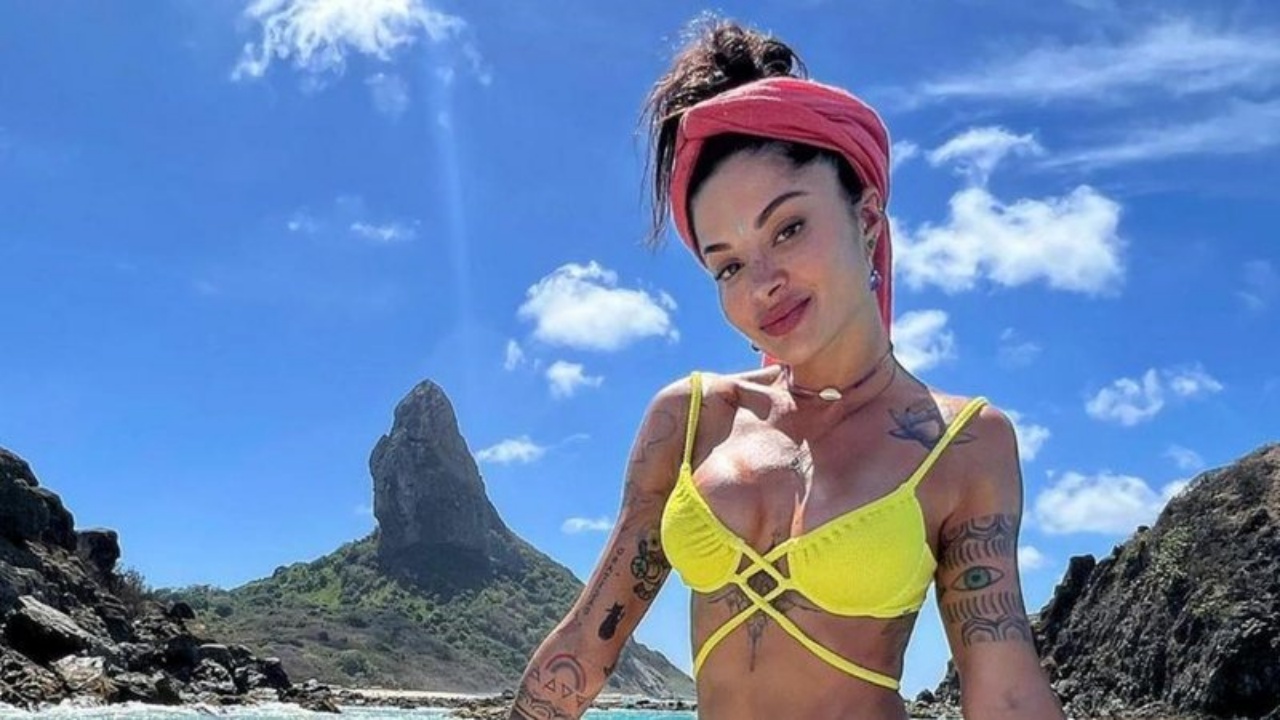 Aline Campos, ex-Riscado, impressiona ao exibir pernas torneadas em treino só de biquíni: ”Isolamento social”