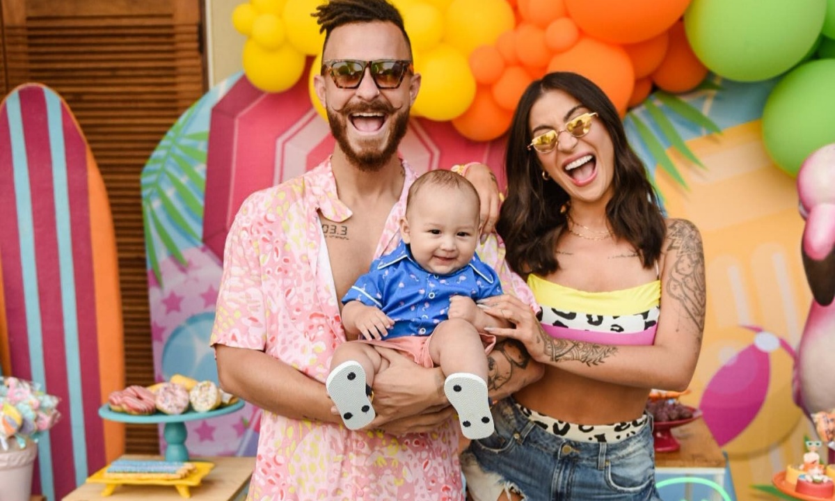 Bianca Andrade e Fred levam filho para conhecer a praia: ”Nosso nenein conhecendo o mundão”